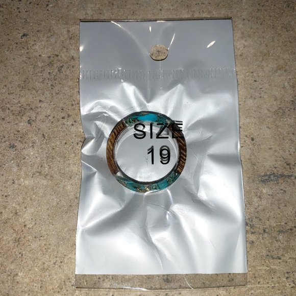 Wood and Resin Ring with Turquoise and Gold Flake - Picture 6 of 10